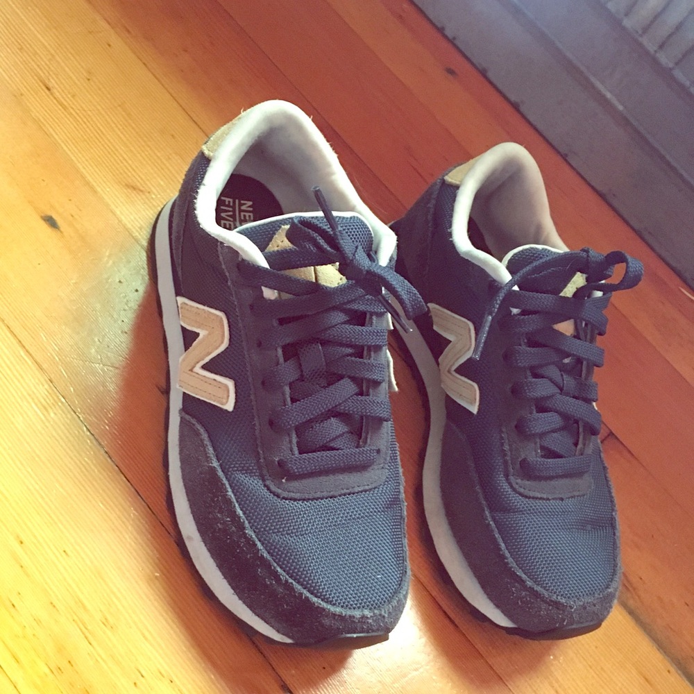 Navy blue new balance sneakers